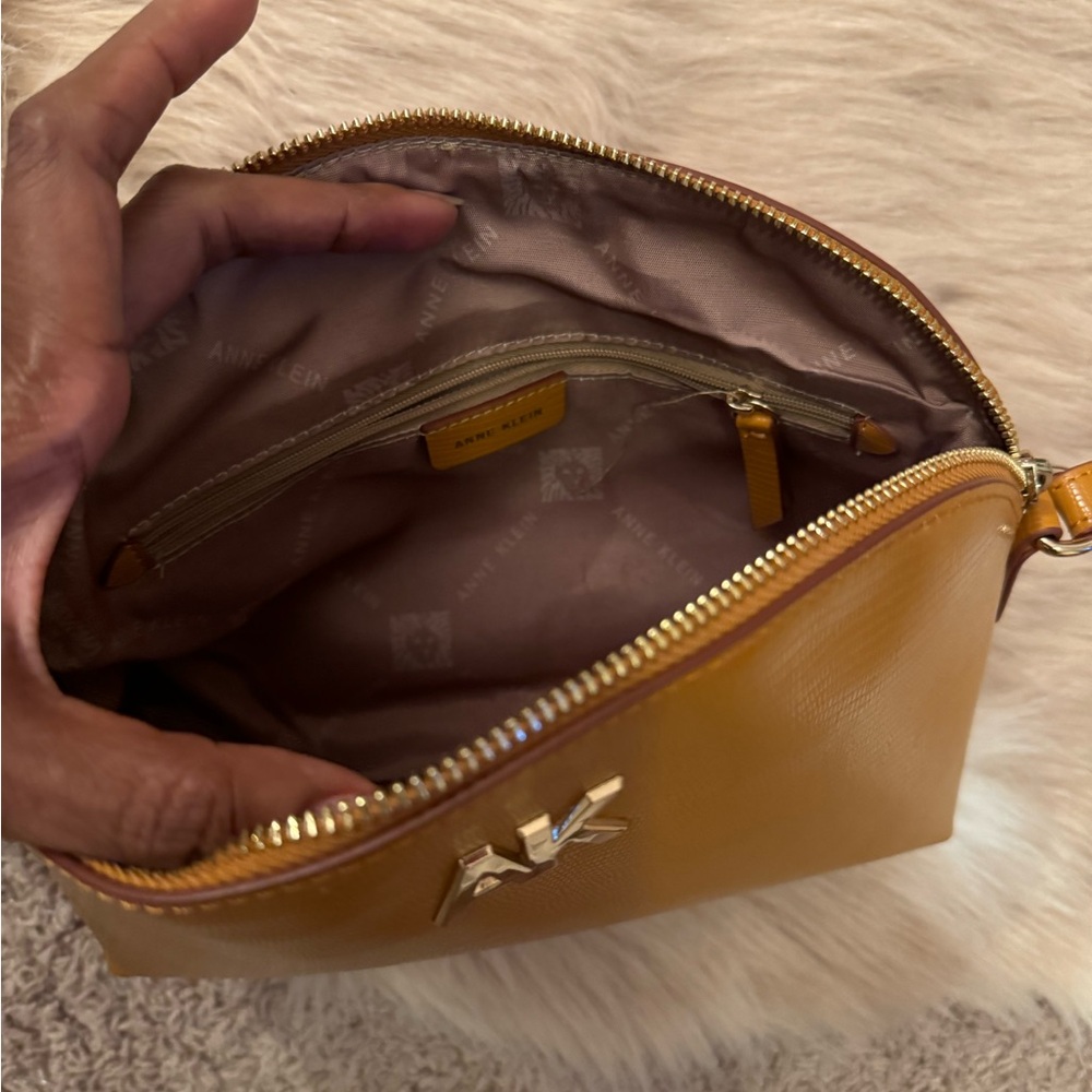Yellow bag - Picture 3 of 5